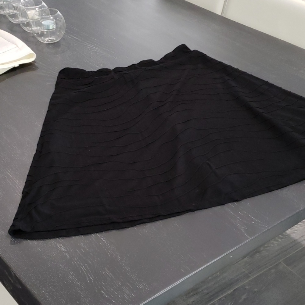 Sz L Black Skirt